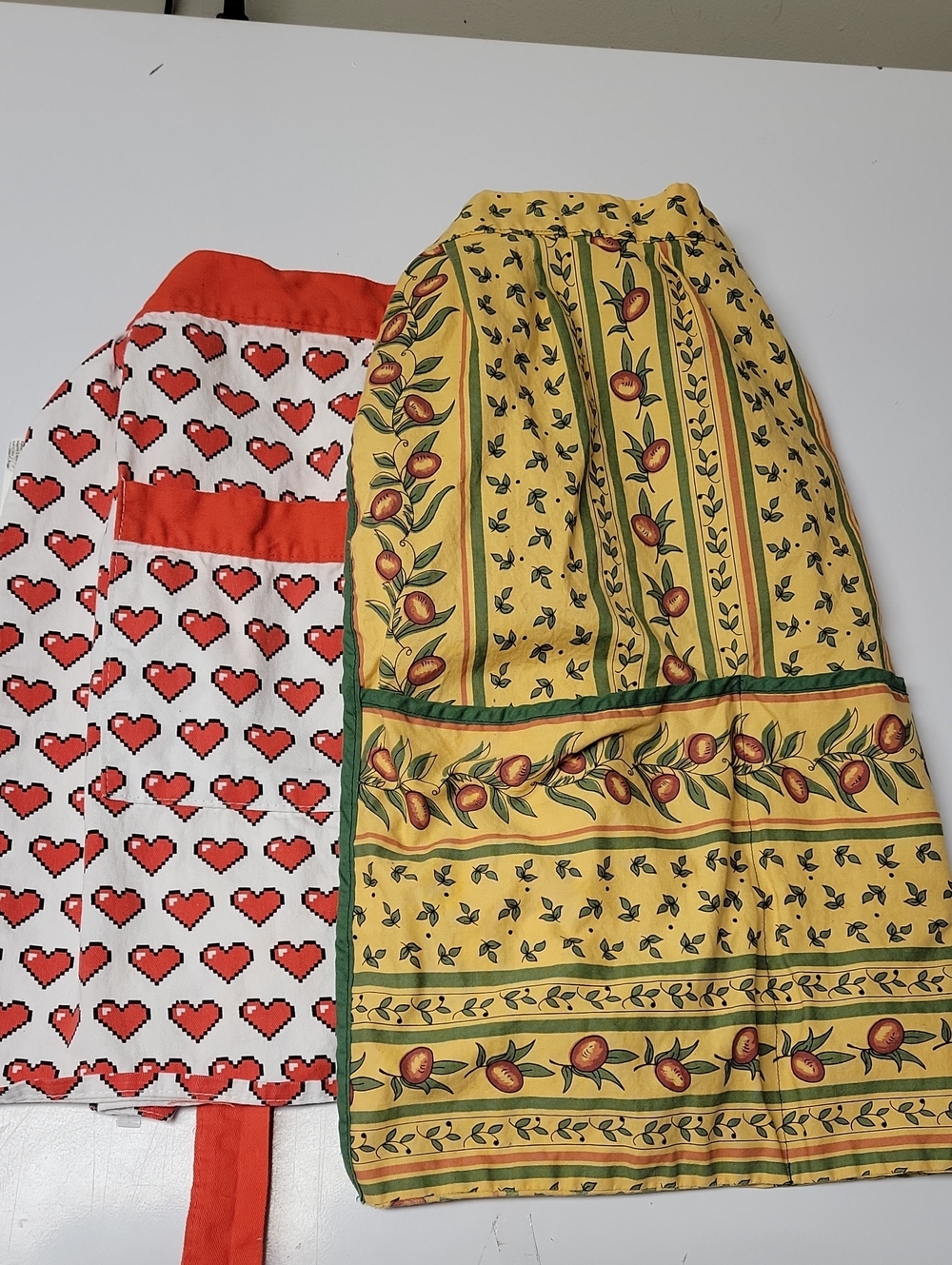 Bundle Of 2 Waist Aprons Imperfect As Is 8-bit Hearts Vintage Peaches